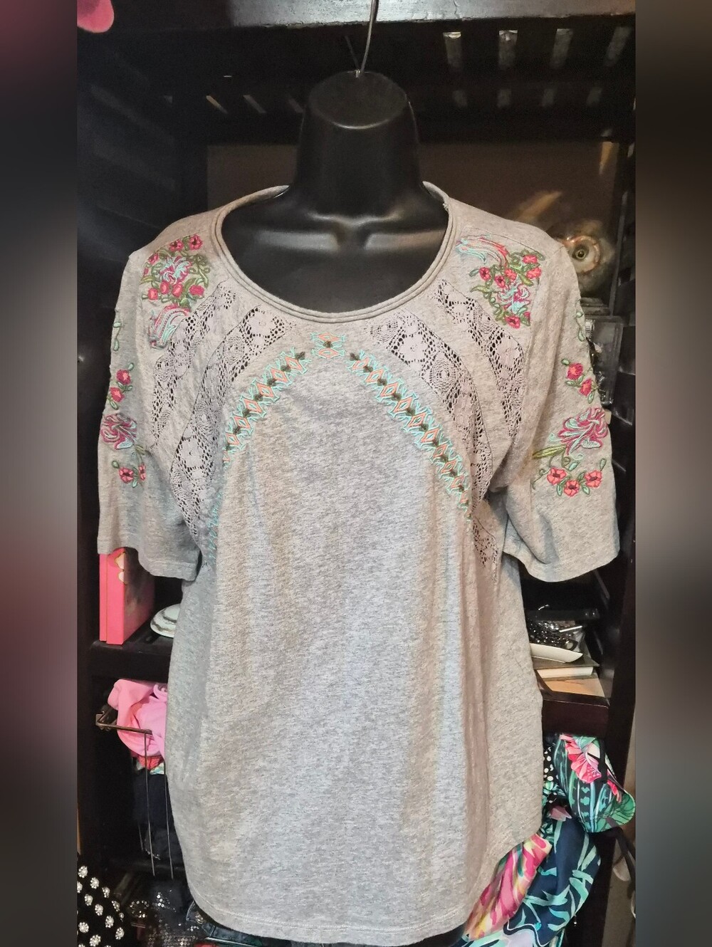 Sundance "Artists Ladder" floral embroidered top in gray Size Large